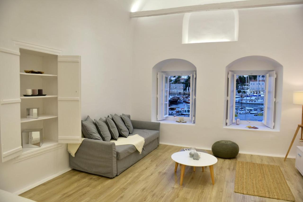 Hydra Hospitality Port Apartment Buitenkant foto